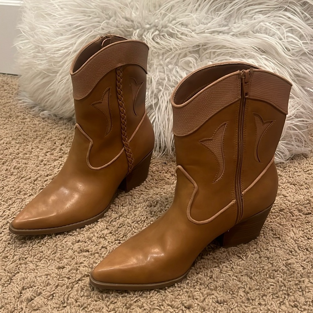 mini cowboy boots!!